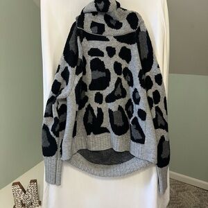 Neely Gray Cheetah turtleneck oversized sweater size Medium